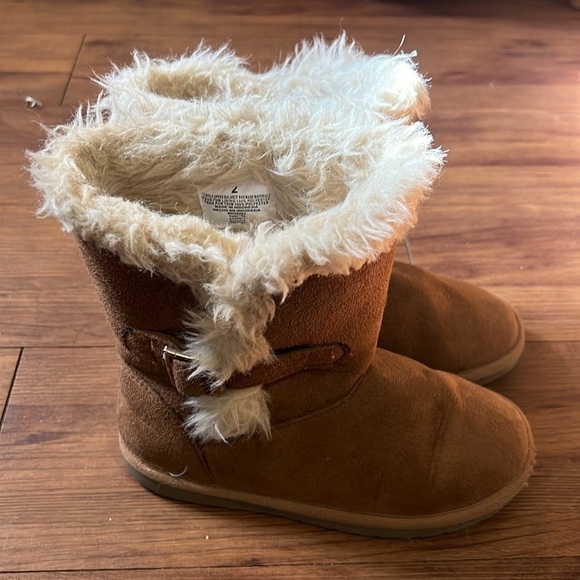 Girls Buckle Faux Suede Boots - Picture 2 of 6